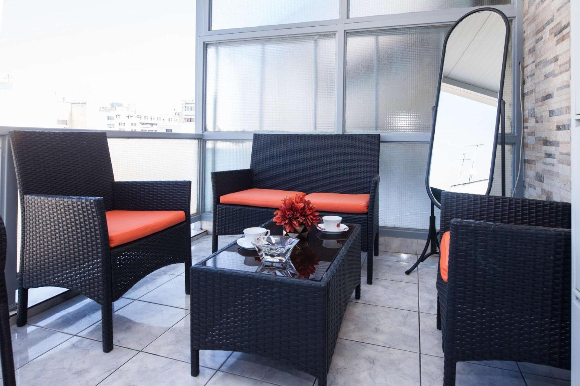 Central 2 Bd Apt With Balcony By Monastiraki Atény Exteriér fotografie