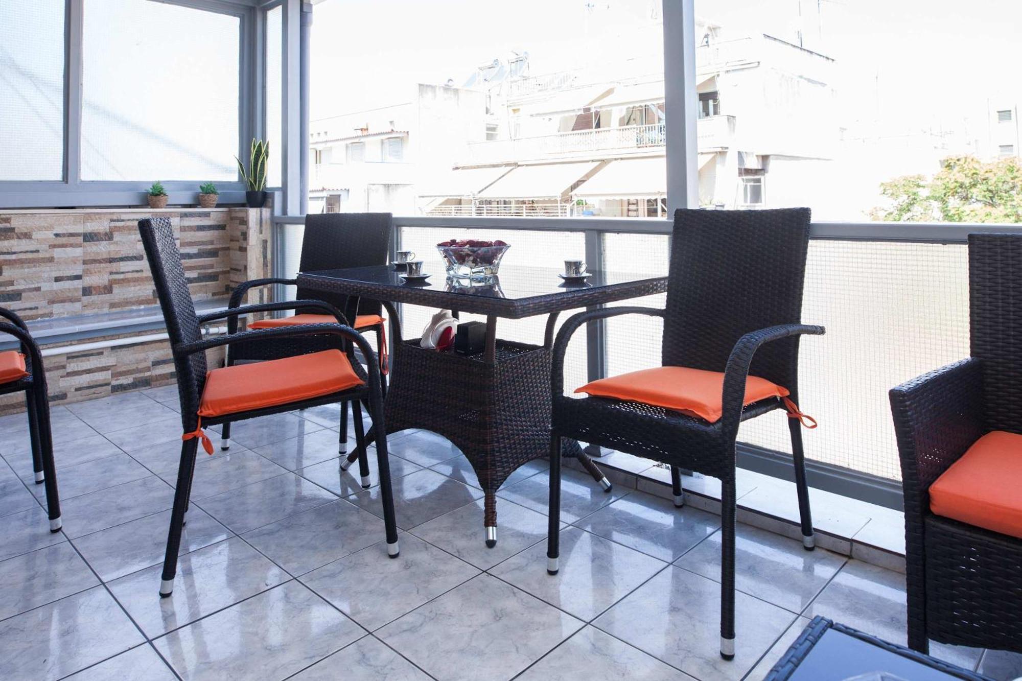 Central 2 Bd Apt With Balcony By Monastiraki Atény Exteriér fotografie