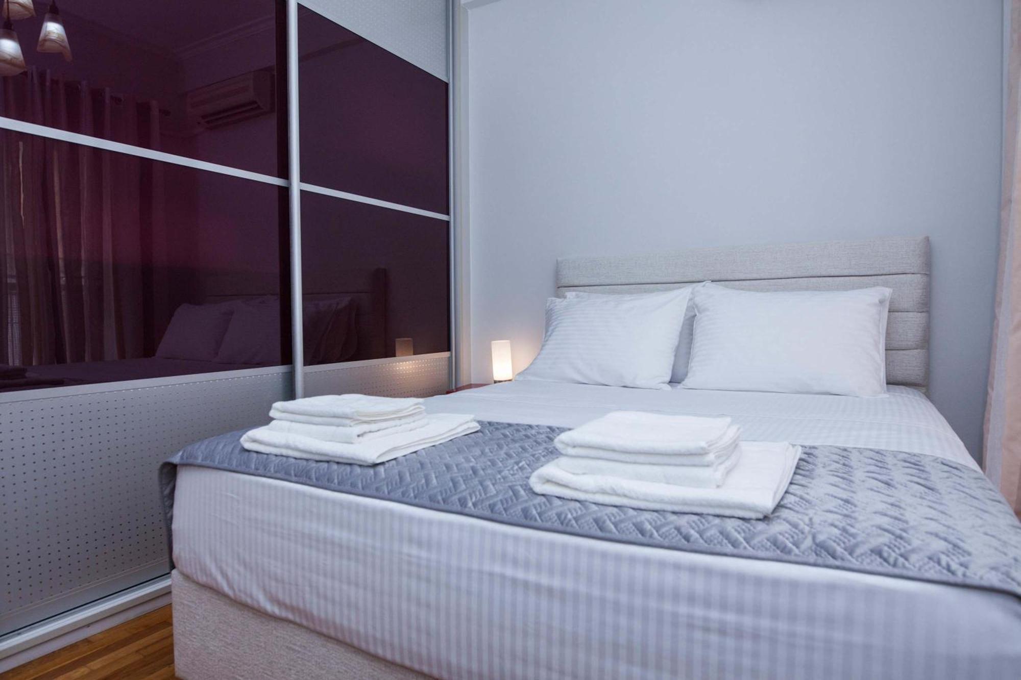 Central 2 Bd Apt With Balcony By Monastiraki Atény Exteriér fotografie