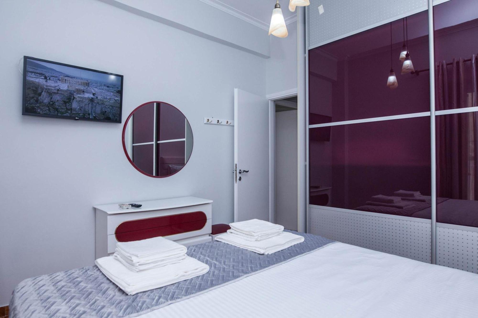 Central 2 Bd Apt With Balcony By Monastiraki Atény Exteriér fotografie