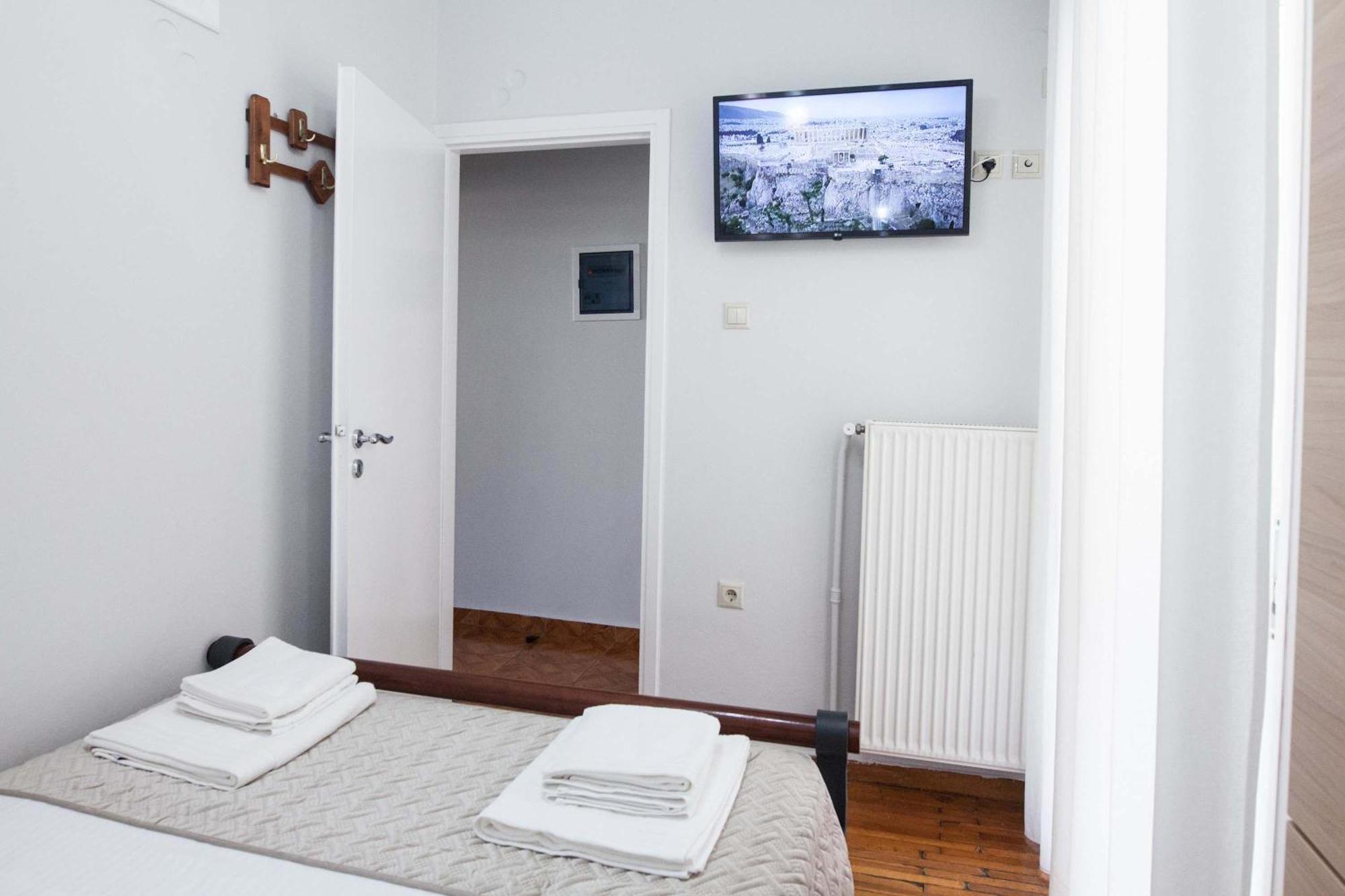 Central 2 Bd Apt With Balcony By Monastiraki Atény Exteriér fotografie