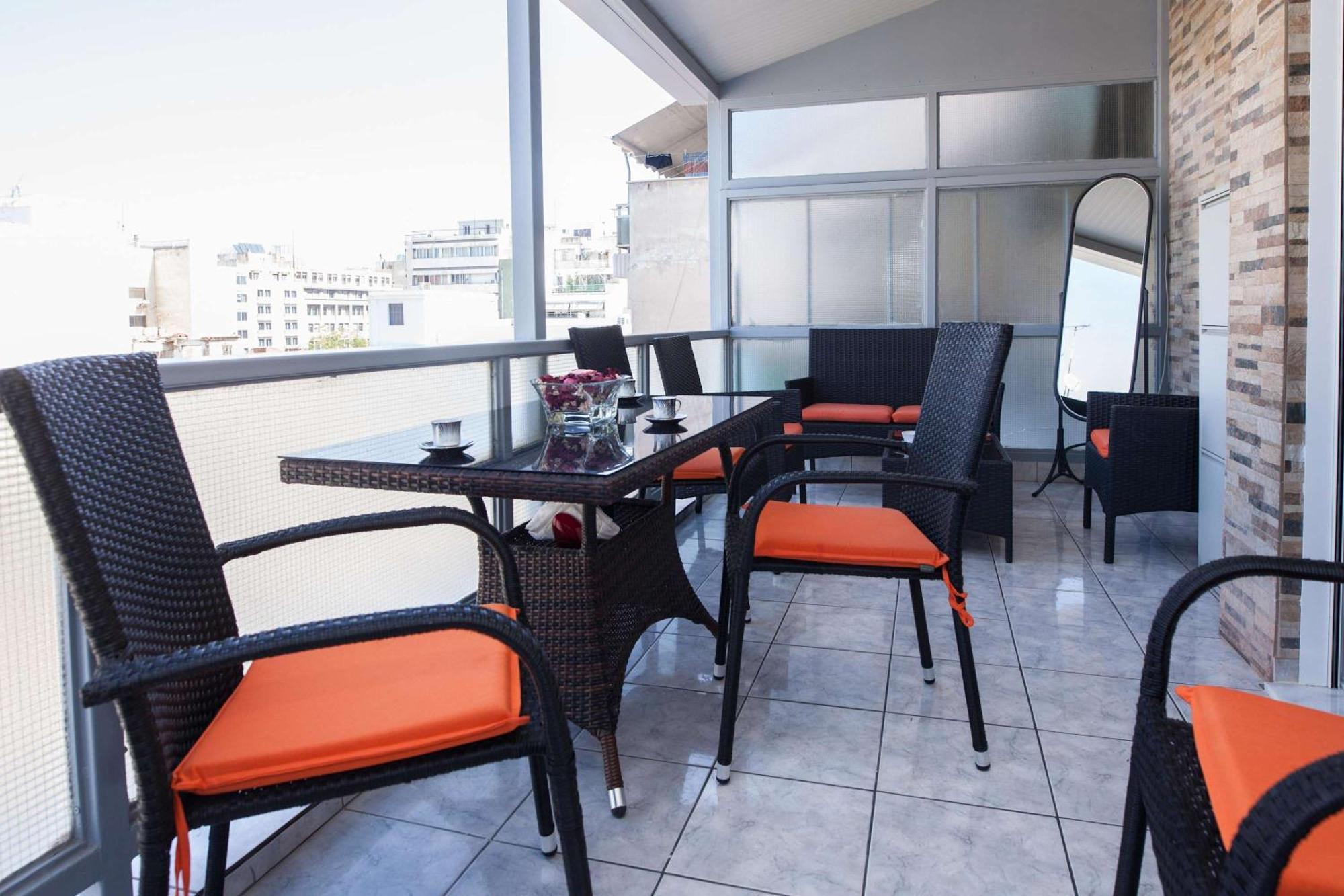 Central 2 Bd Apt With Balcony By Monastiraki Atény Exteriér fotografie