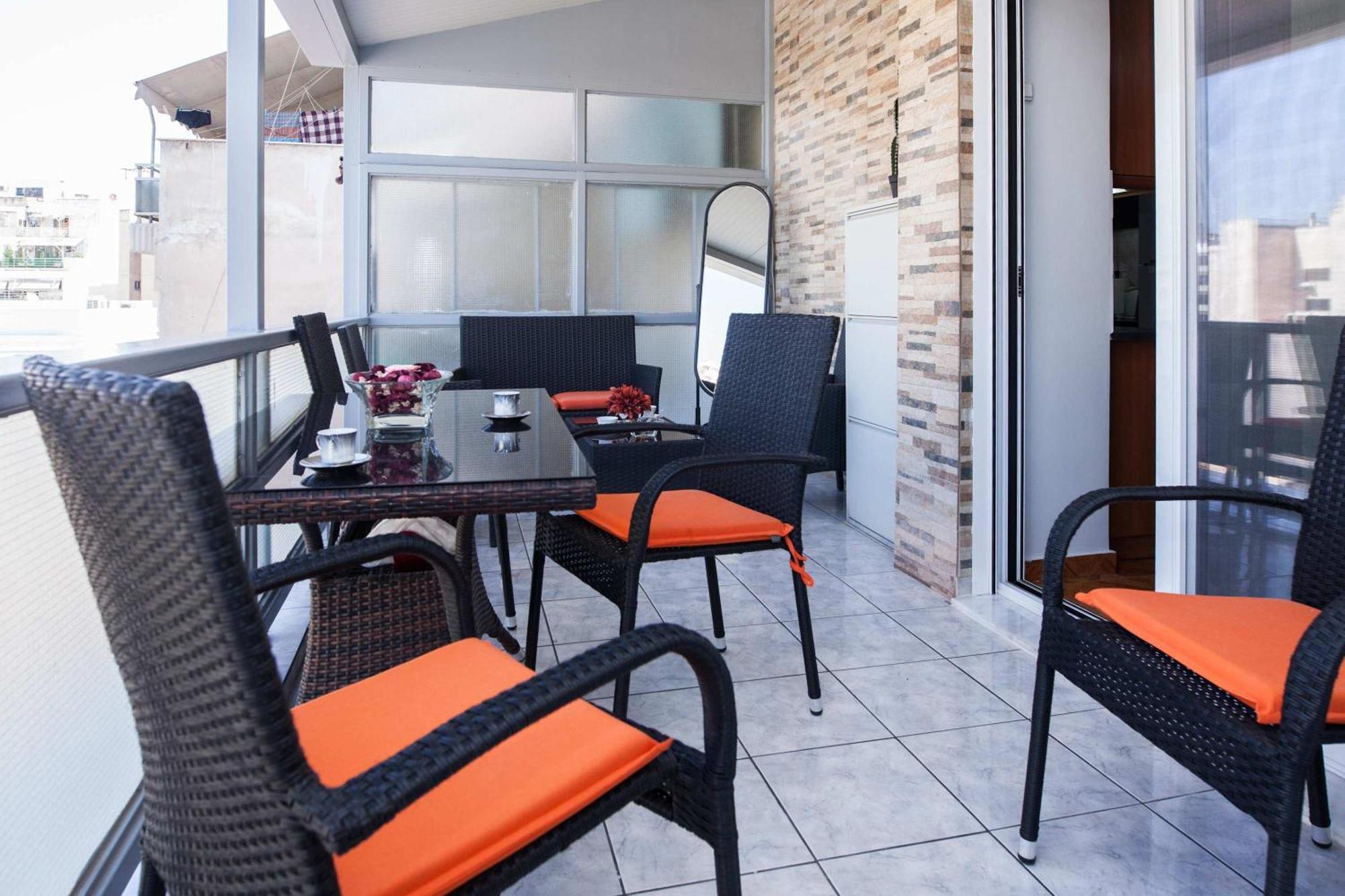 Central 2 Bd Apt With Balcony By Monastiraki Atény Exteriér fotografie