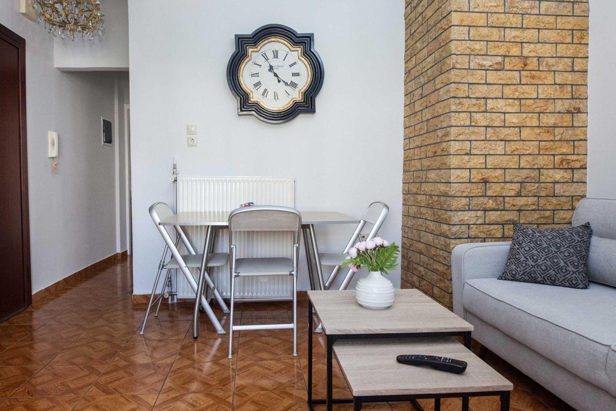 Central 2 Bd Apt With Balcony By Monastiraki Atény Exteriér fotografie