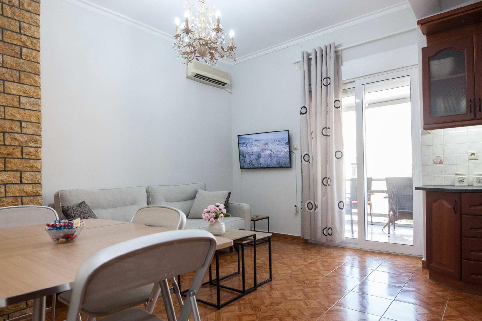 Central 2 Bd Apt With Balcony By Monastiraki Atény Exteriér fotografie