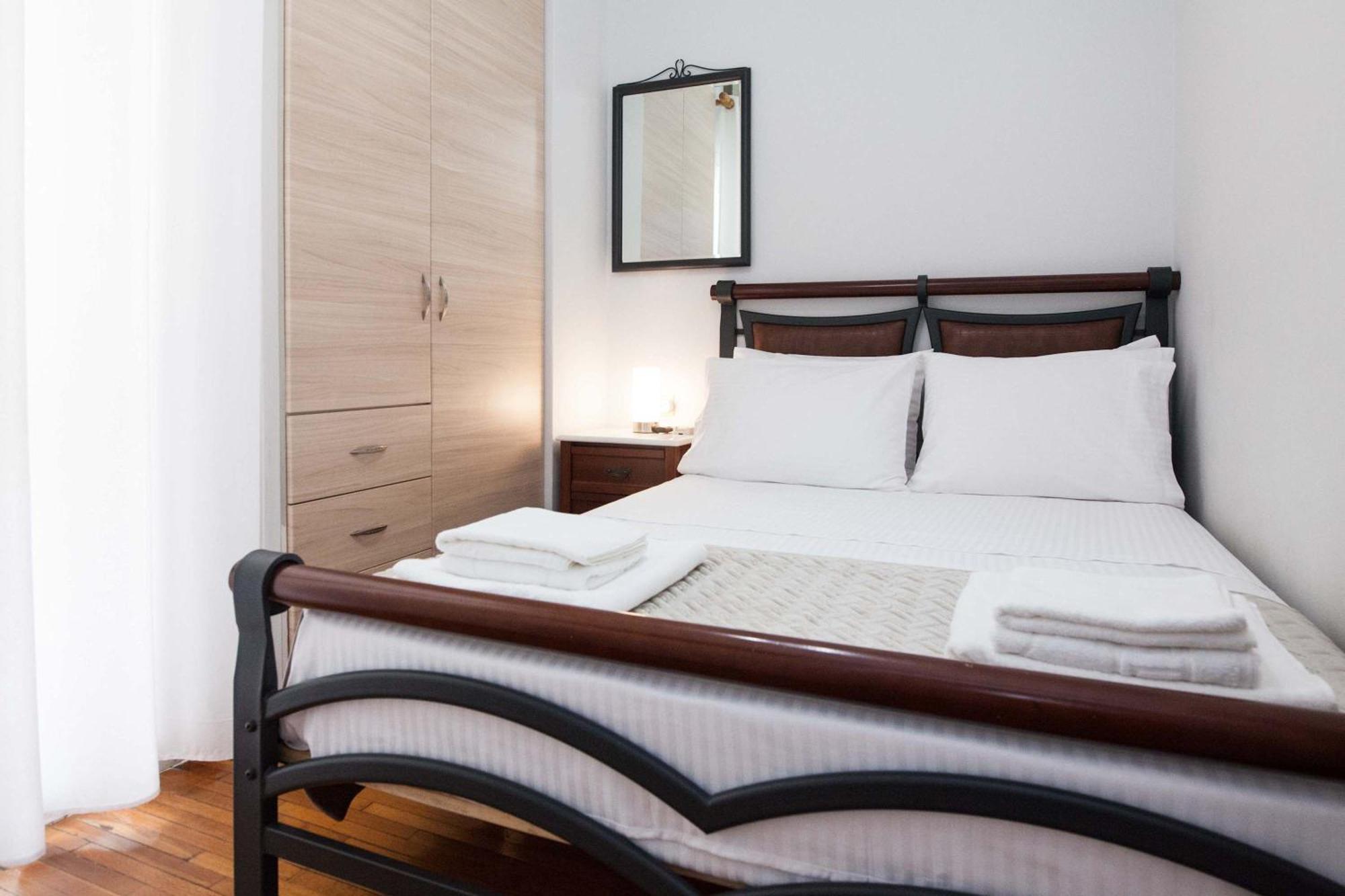 Central 2 Bd Apt With Balcony By Monastiraki Atény Exteriér fotografie